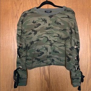 ☘️ Leo & Viola Lounge - Camouflage Sweater